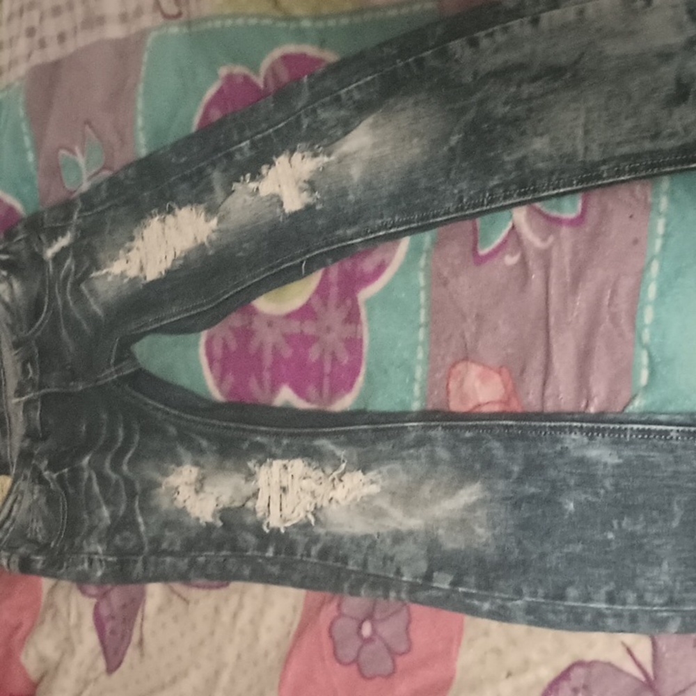 Machine: ripped jeans